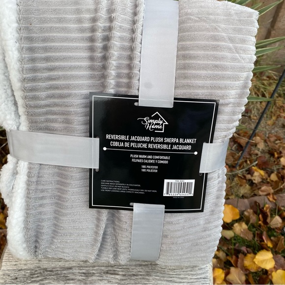 Simply Home Gray White Plush Sherpa Blanket 50X60” - Picture 5 of 7